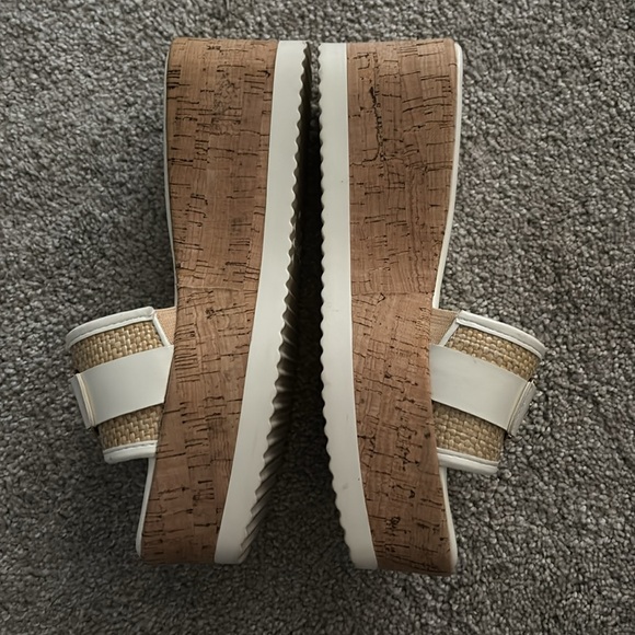 Guess |  Sires 2 Faux-Leather Platform Sandals - Picture 3 of 6